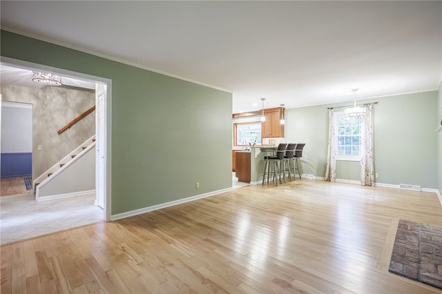 10 Glendower Circle, Pittsford, NY 14534