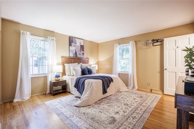 10 Glendower Circle, Pittsford, NY 14534