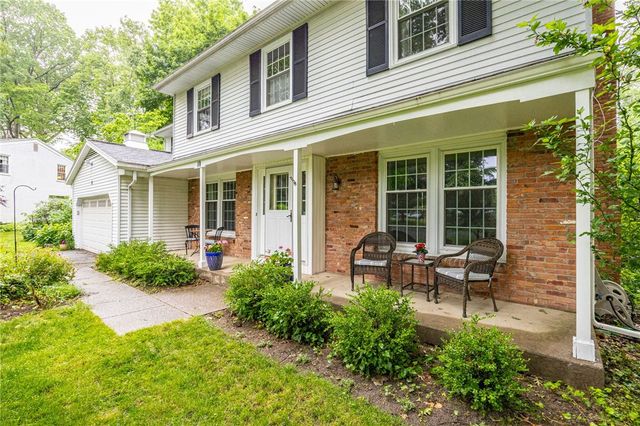 10 Glendower Circle, Pittsford, NY 14534