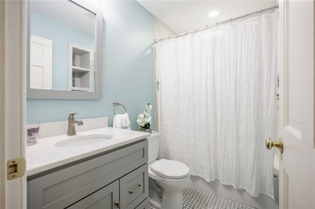 10 Glendower Circle, Pittsford, NY 14534