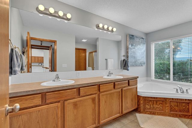 1481 S Shiloh Ct, Wichita, KS 67207