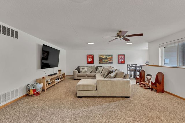 1481 S Shiloh Ct, Wichita, KS 67207
