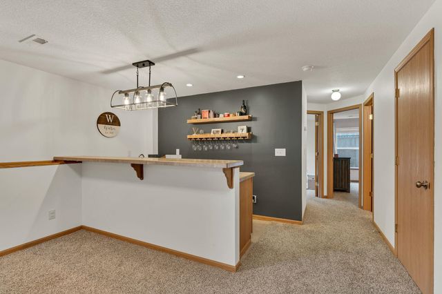 1481 S Shiloh Ct, Wichita, KS 67207