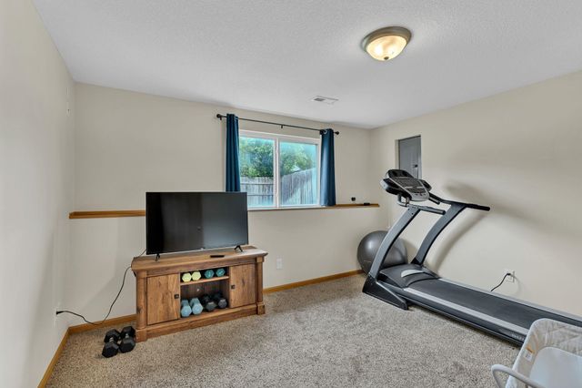 1481 S Shiloh Ct, Wichita, KS 67207