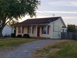 329 Pioneer Dr, Oak Grove, KY 42262