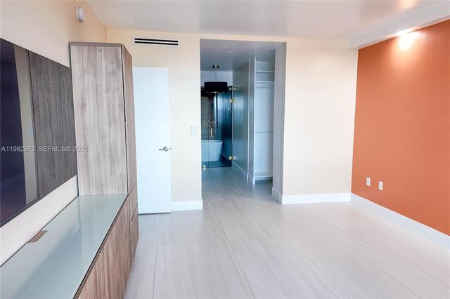 1985 S Ocean Drive 22E, Hallandale Beach, FL 33009