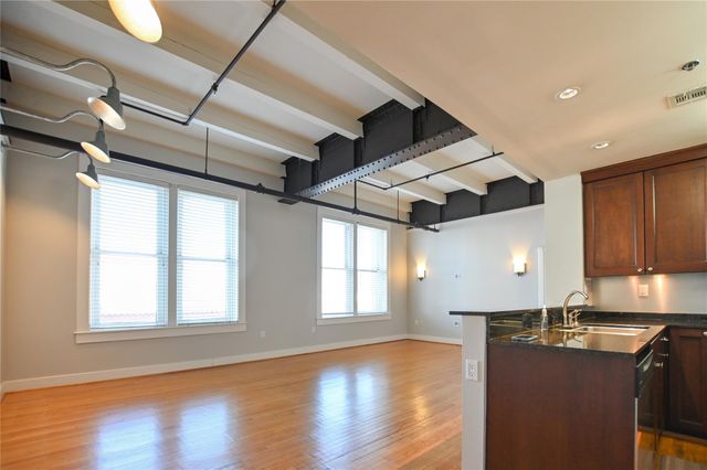 415 22nd Street 4B, Galveston, TX 77550