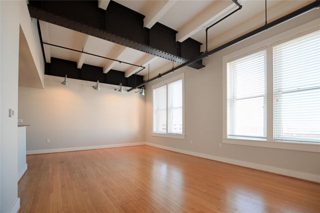 415 22nd Street 4B, Galveston, TX 77550