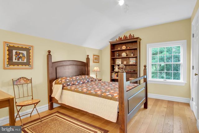 223 W LISBURN RD, Mechanicsburg, PA 17055