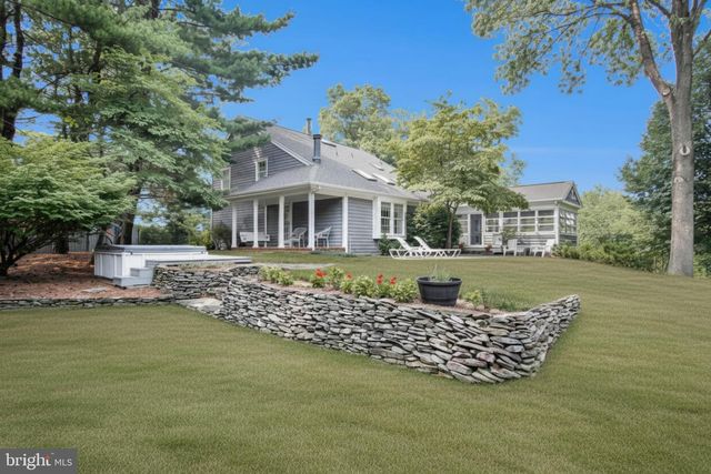 223 W LISBURN RD, Mechanicsburg, PA 17055