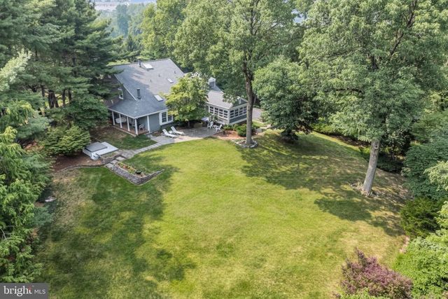 223 W LISBURN RD, Mechanicsburg, PA 17055