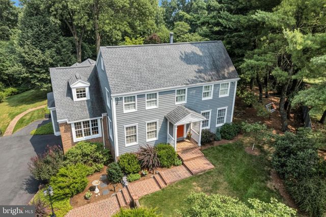 223 W LISBURN RD, Mechanicsburg, PA 17055