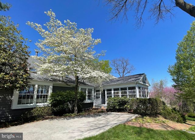 223 W LISBURN RD, Mechanicsburg, PA 17055