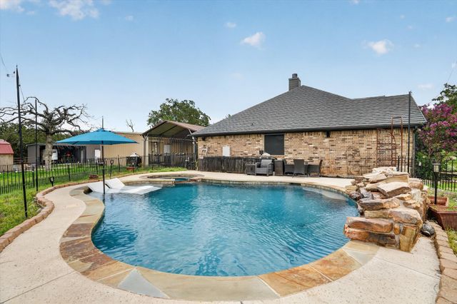 1017 County Road 3555, Paradise, TX 76073