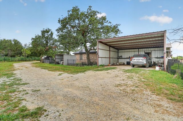 1017 County Road 3555, Paradise, TX 76073