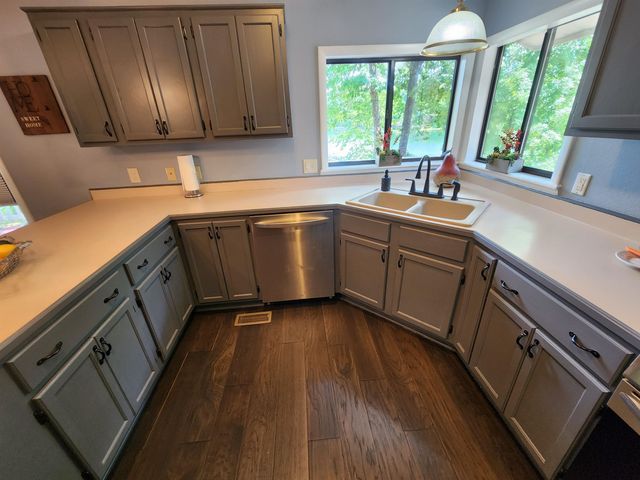 45 W Lakeshore Drive, Cherokee Village, AR 72529