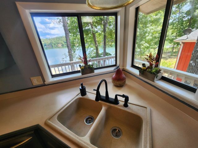 45 W Lakeshore Drive, Cherokee Village, AR 72529