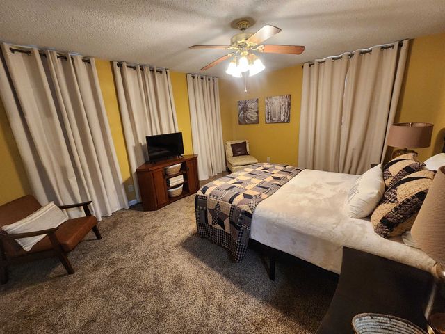 45 W Lakeshore Drive, Cherokee Village, AR 72529