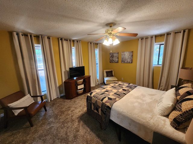 45 W Lakeshore Drive, Cherokee Village, AR 72529