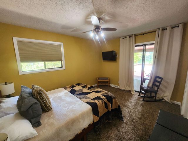 45 W Lakeshore Drive, Cherokee Village, AR 72529