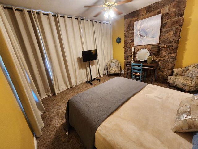 45 W Lakeshore Drive, Cherokee Village, AR 72529