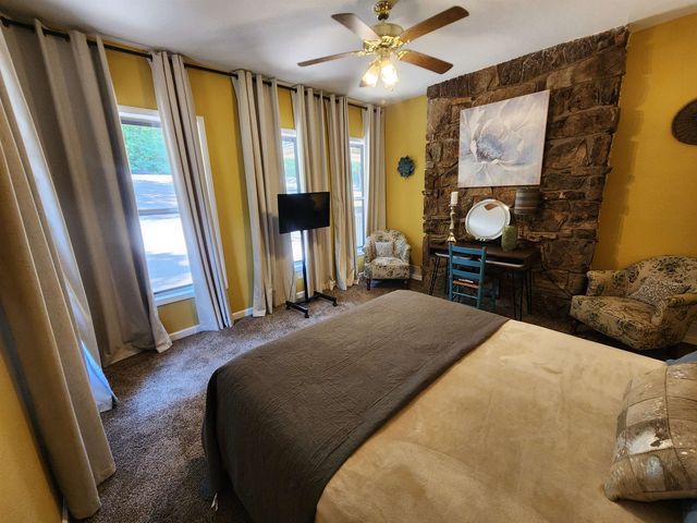 45 W Lakeshore Drive, Cherokee Village, AR 72529