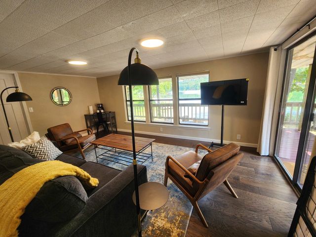 45 W Lakeshore Drive, Cherokee Village, AR 72529