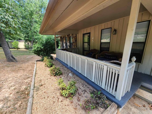 45 W Lakeshore Drive, Cherokee Village, AR 72529