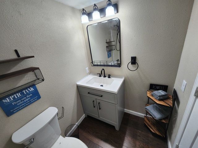 45 W Lakeshore Drive, Cherokee Village, AR 72529