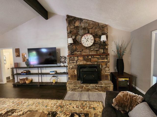 45 W Lakeshore Drive, Cherokee Village, AR 72529