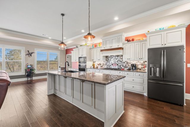 144 West Mountain View Circle, Hot Springs, AR 71913