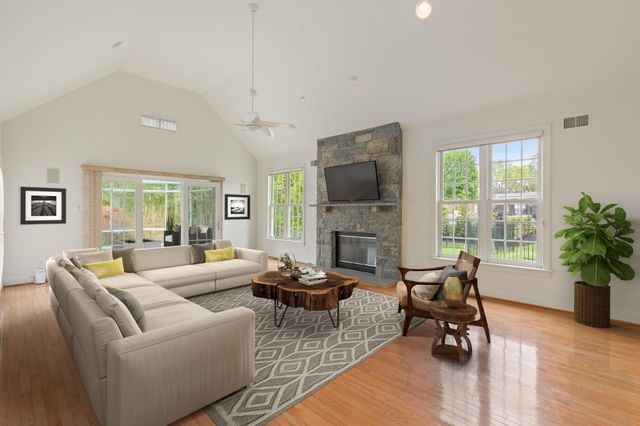 2205 JEFFERSON LN, Huntingdon Valley, PA 19006