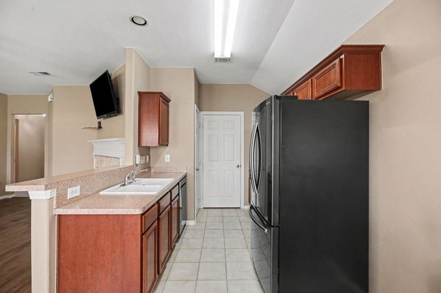102 Blue Skies Court, La Marque, TX 77568