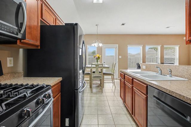 102 Blue Skies Court, La Marque, TX 77568