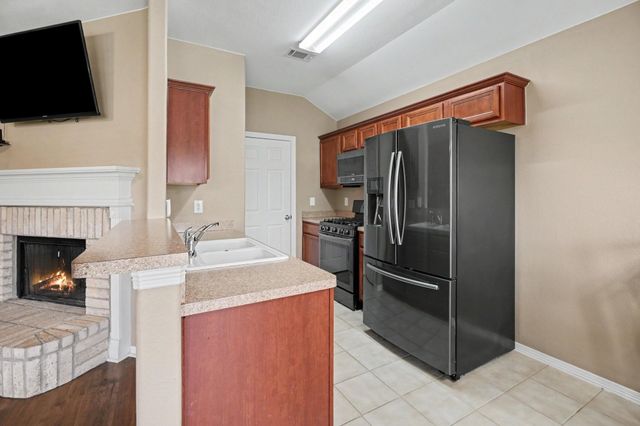 102 Blue Skies Court, La Marque, TX 77568
