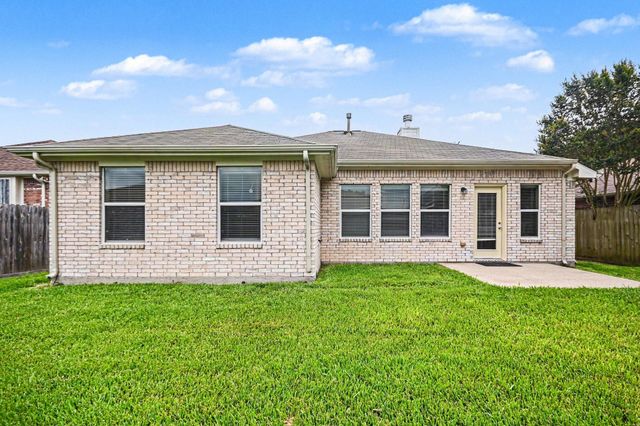 102 Blue Skies Court, La Marque, TX 77568