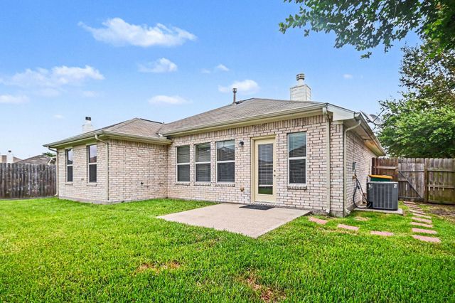 102 Blue Skies Court, La Marque, TX 77568