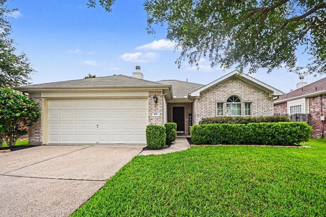 102 Blue Skies Court, La Marque, TX 77568