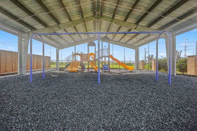 102 Blue Skies Court, La Marque, TX 77568