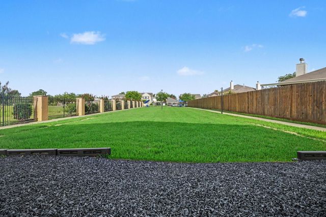102 Blue Skies Court, La Marque, TX 77568
