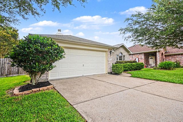 102 Blue Skies Court, La Marque, TX 77568
