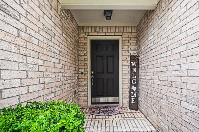 102 Blue Skies Court, La Marque, TX 77568