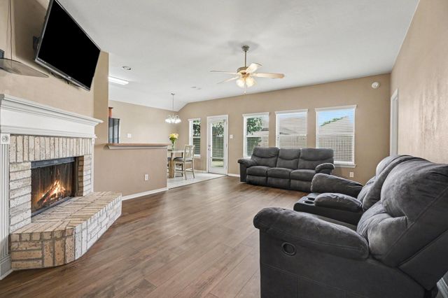 102 Blue Skies Court, La Marque, TX 77568