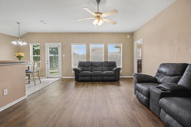 102 Blue Skies Court, La Marque, TX 77568