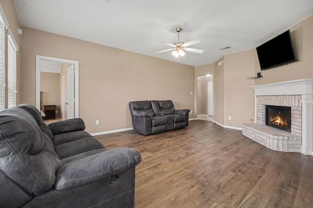 102 Blue Skies Court, La Marque, TX 77568