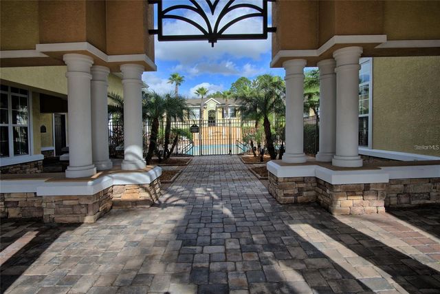 10019 COURTNEY PALMS BOULEVARD 302, Tampa, FL 33619