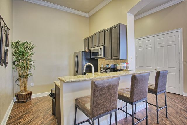 10019 COURTNEY PALMS BOULEVARD 302, Tampa, FL 33619