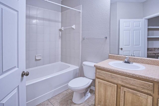 10019 COURTNEY PALMS BOULEVARD 302, Tampa, FL 33619