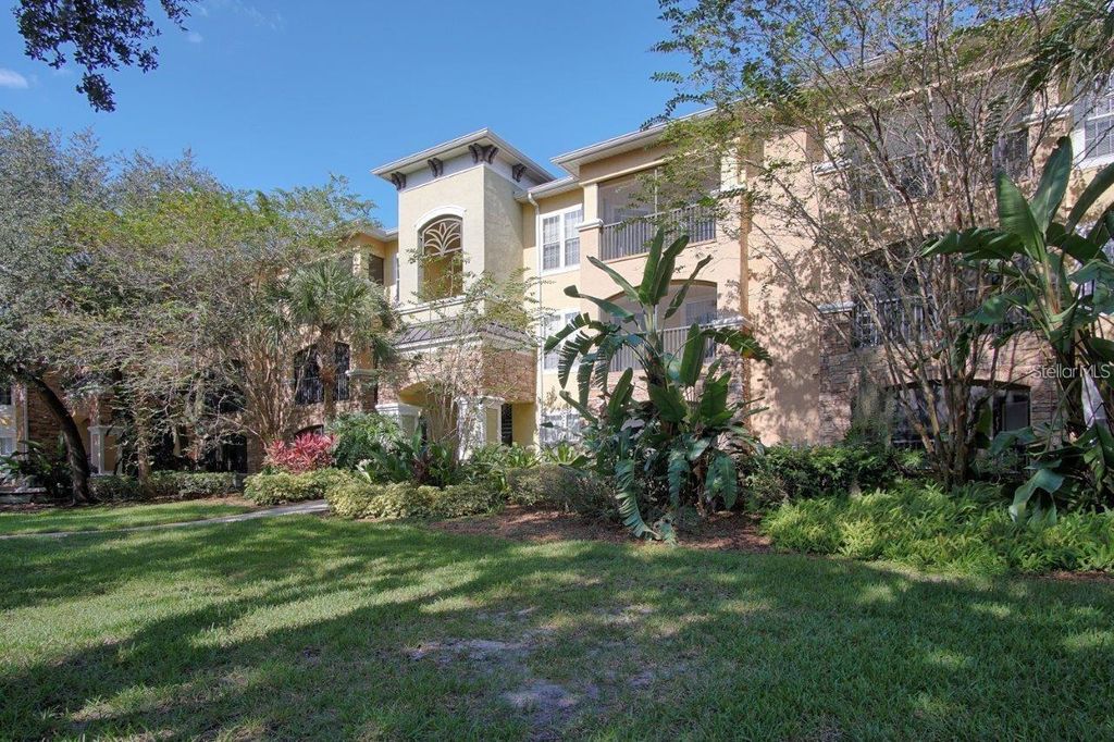 10019 COURTNEY PALMS BOULEVARD 302, Tampa, FL 33619