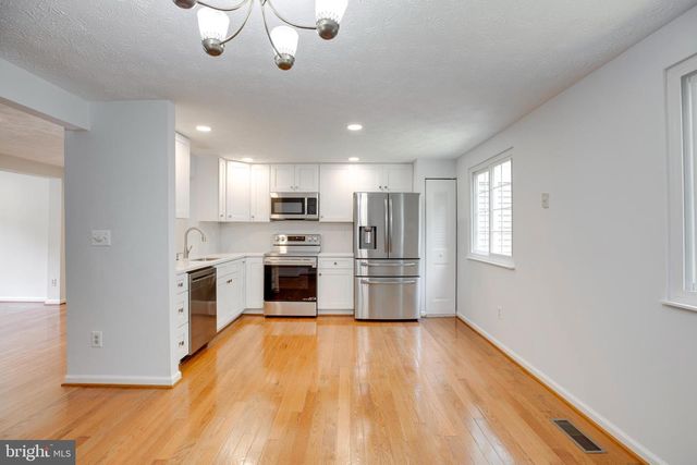 1604 BARNSTEAD DR, Reston, VA 20194